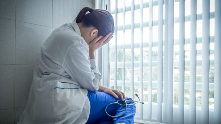Excesso de trabalho e pandemia podem desencadear Síndrome de Burnout