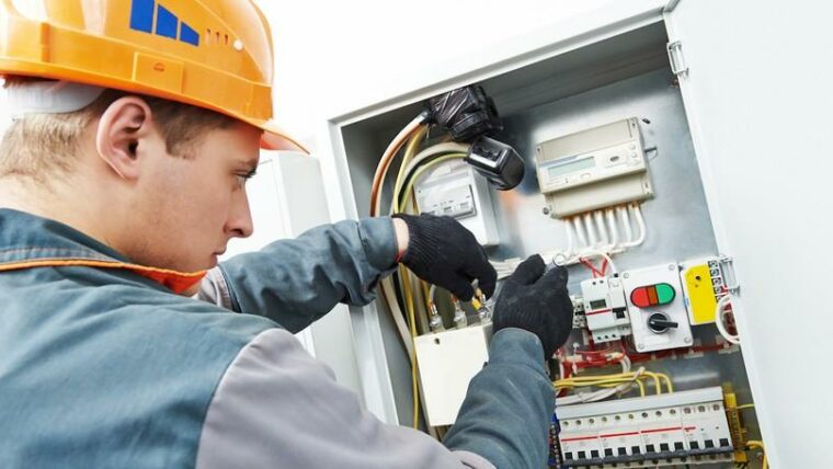Pandemia requer nova solução de segurança do trabalho para eletricistas