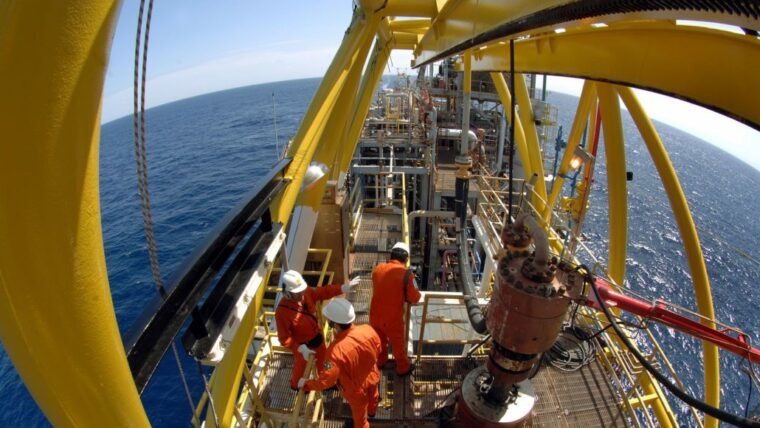 Covid-19: MPT emite recomendações para proteção de trabalhadores da indústria do petróleo