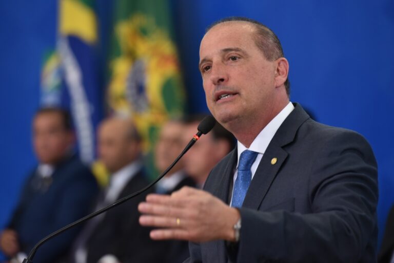 eSocial: Ministro anuncia que pequenas empresas não serão punidas em 2022 por deixarem de enviar dados de SST